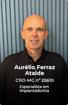 Aurélio Ferraz Ataíde, especialista em implantodontia na Implanvita BH