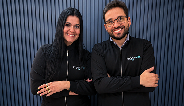 Dr. Reinaldo Junior e Dra. Liliana — implantodontistas da ImplanVita, em Belo Horizonte